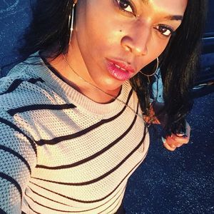 Meet your Posher, Mamita